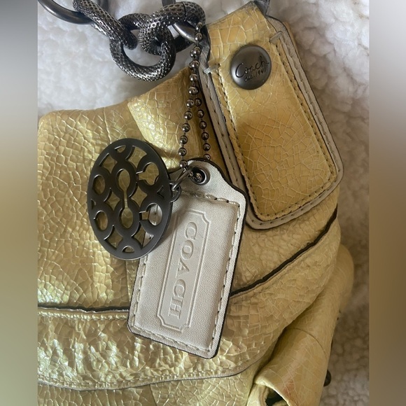 COACH SHOULDER BAG IN LUSCIOUS CRÈME BRÛLÉE SOFT LEATHER $250 MSRP - Picture 3 of 11